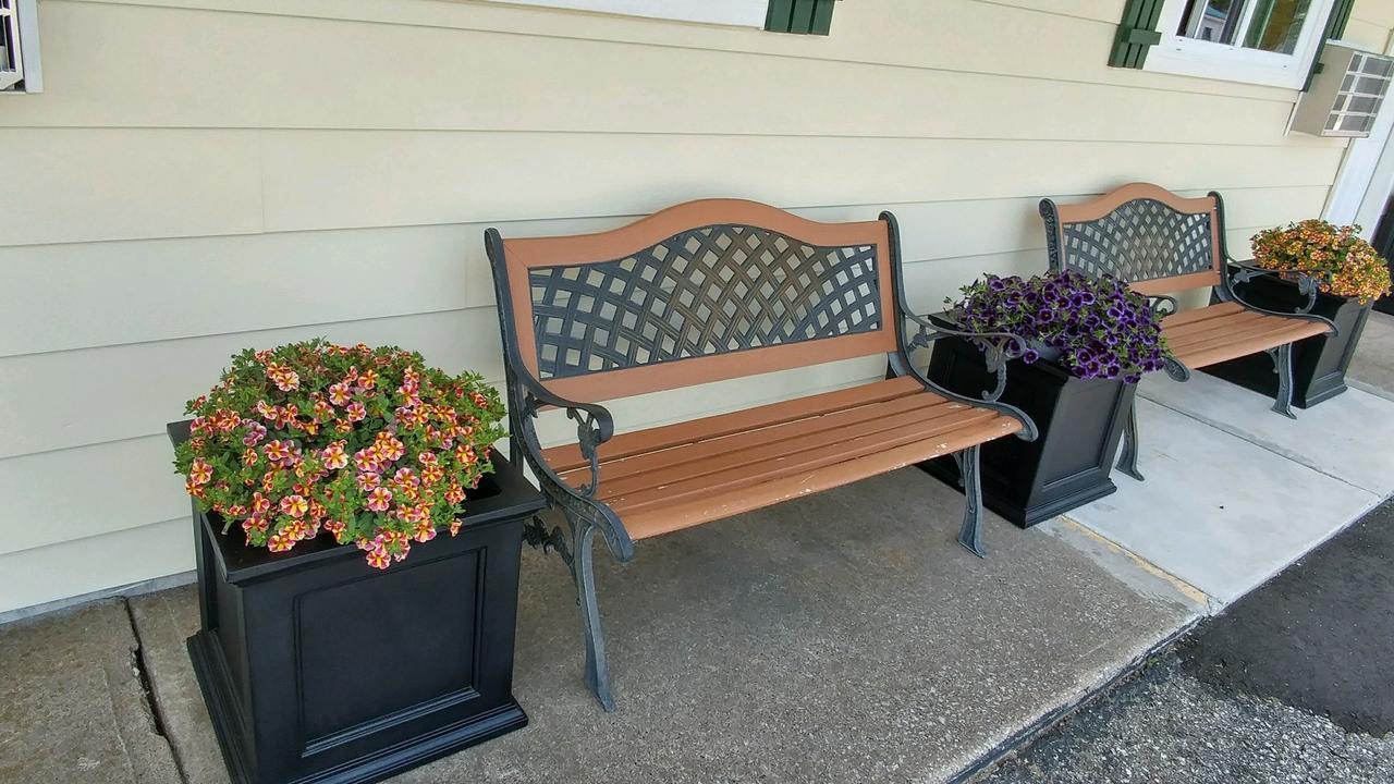 Sunset Motel At Armand'S Gardens Saint Ignace Exterior photo