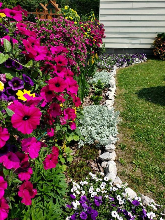 Sunset Motel At Armand'S Gardens Saint Ignace Exterior photo